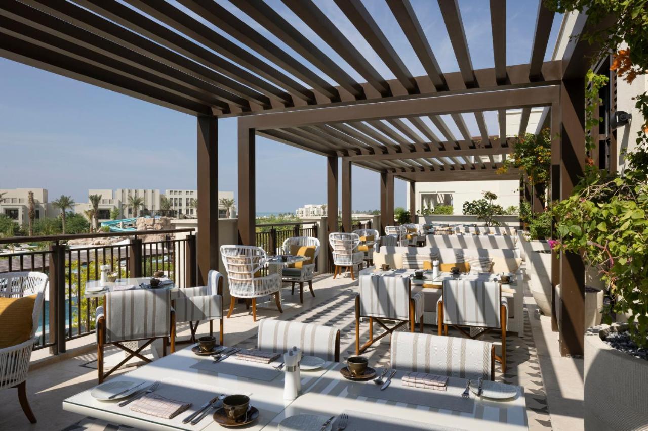 Jumeirah Gulf Of Bahrain Manamah Buitenkant foto The rooftop restaurant