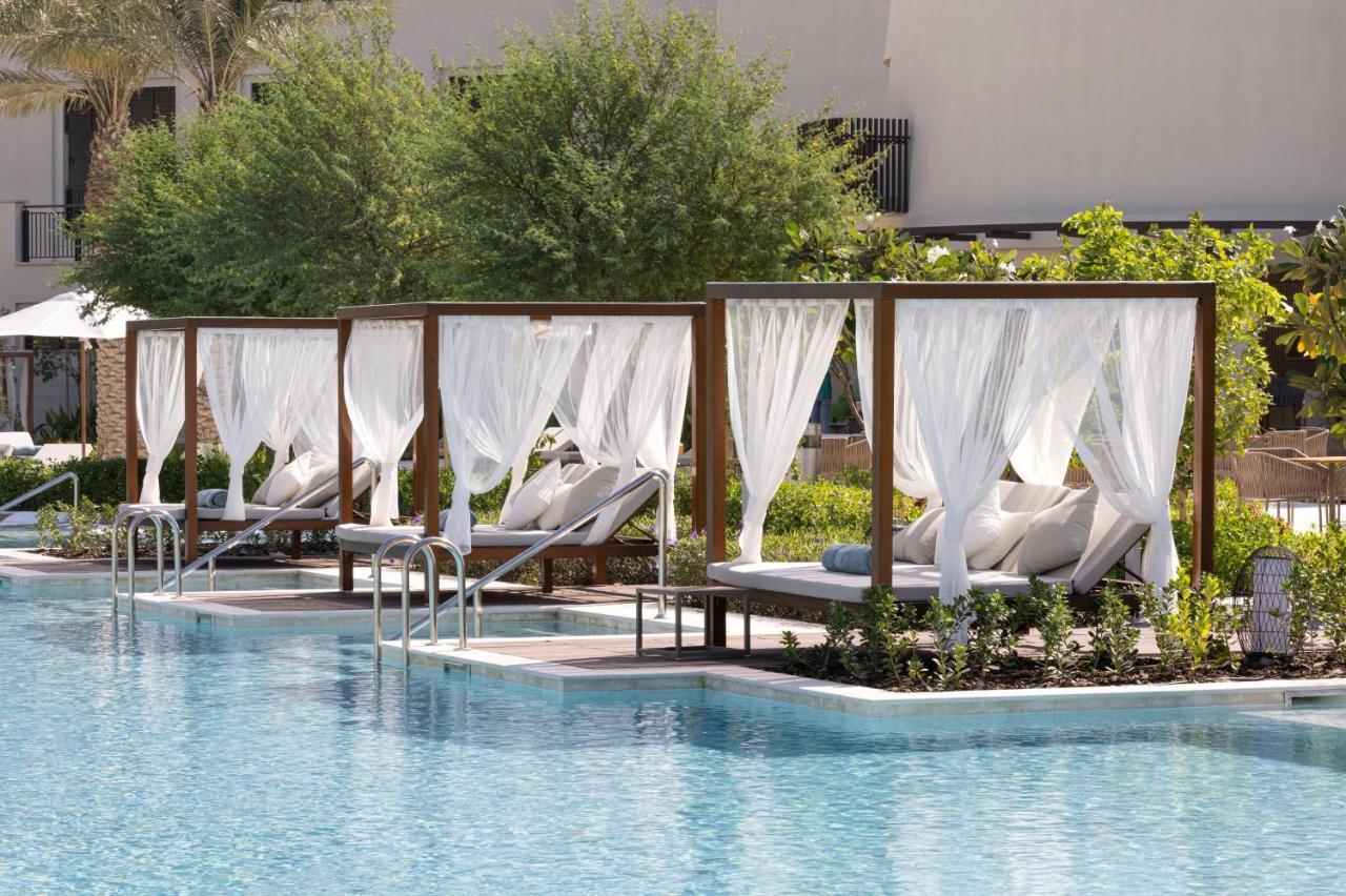 Jumeirah Gulf Of Bahrain Manamah Buitenkant foto The swimming pool at the hotel