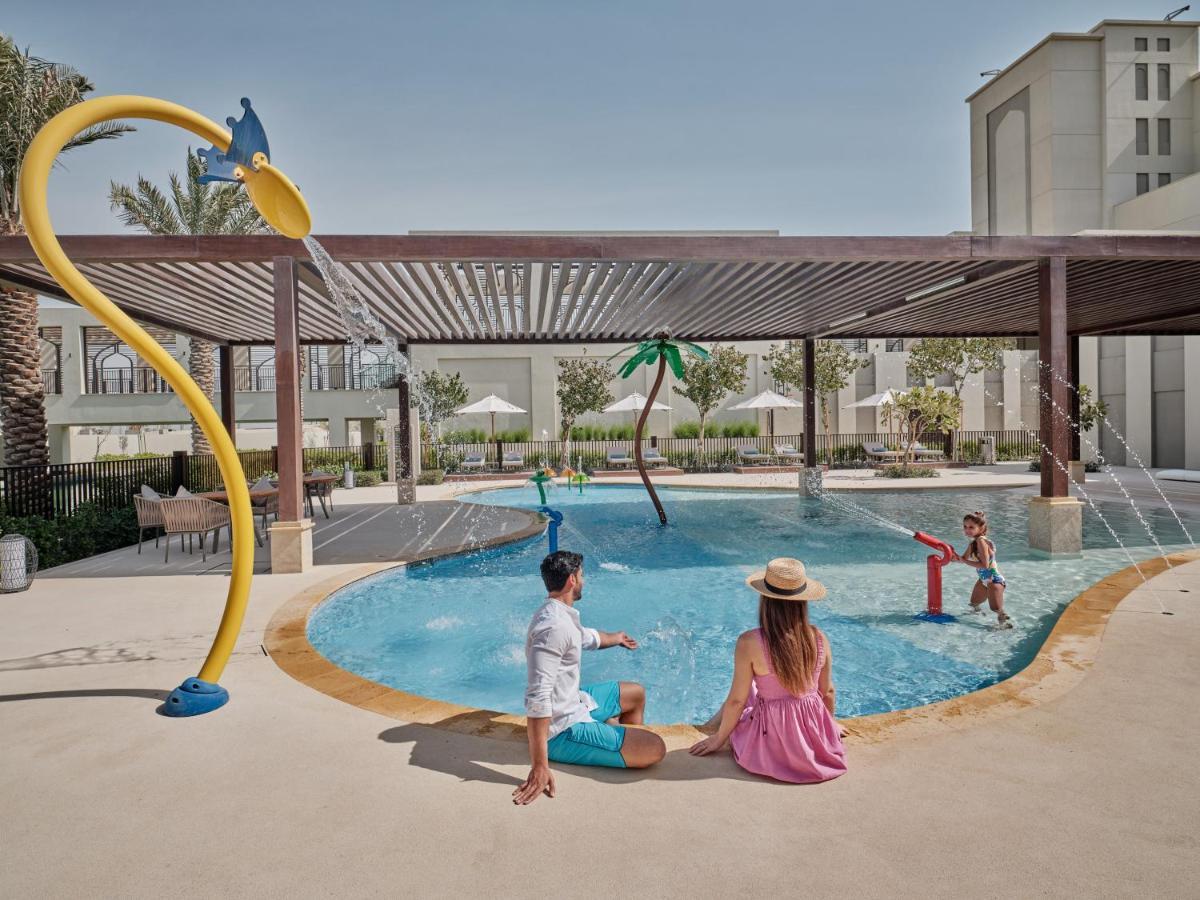 Jumeirah Gulf Of Bahrain Manamah Buitenkant foto The swimming pool at the resort