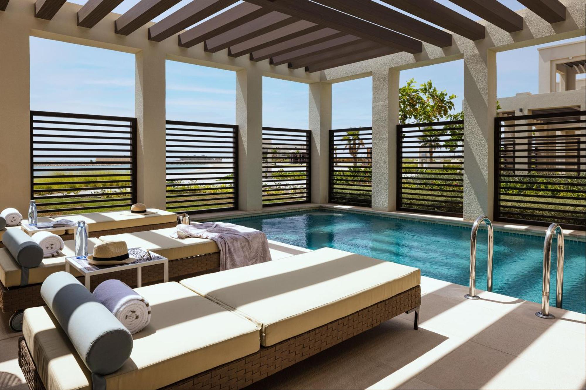 Jumeirah Gulf Of Bahrain Manamah Buitenkant foto The pool at the spa