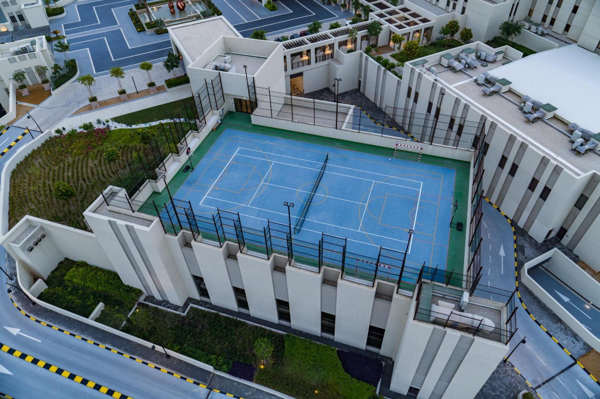 Jumeirah Gulf Of Bahrain Manamah Buitenkant foto Tennis courts at the complex